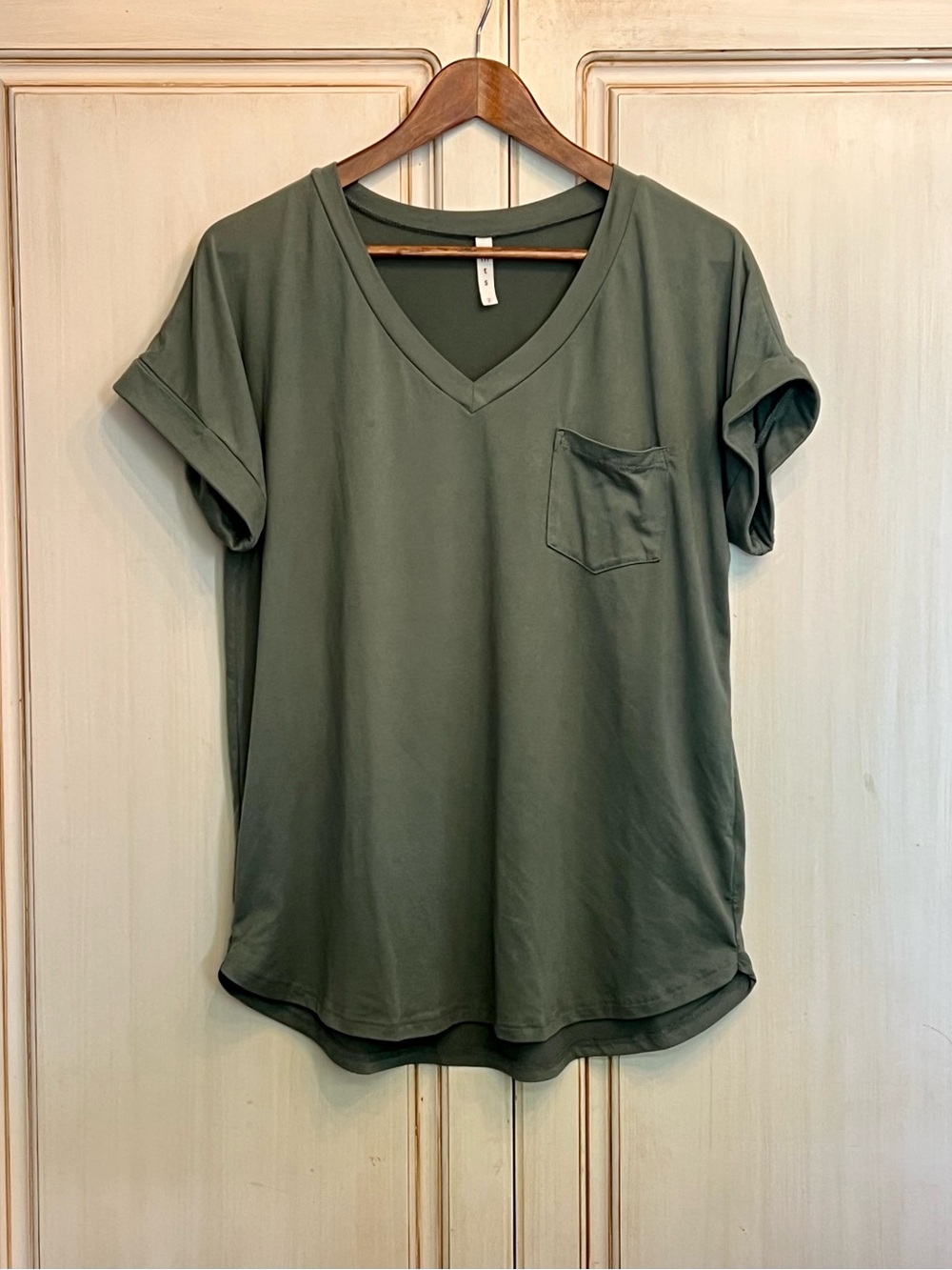 MTS Womens Small Olive Green V-Neck Pocket T-Shirt Cuffed Soft Sz S
